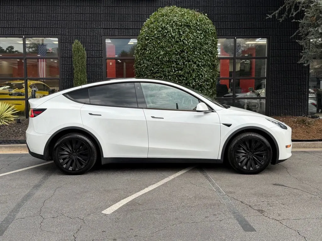 Tesla Model Y photo 22