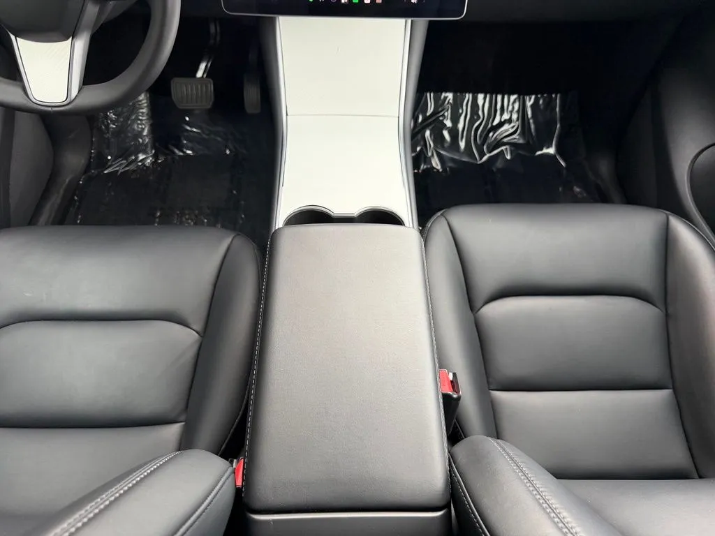 Tesla Model Y photo 47