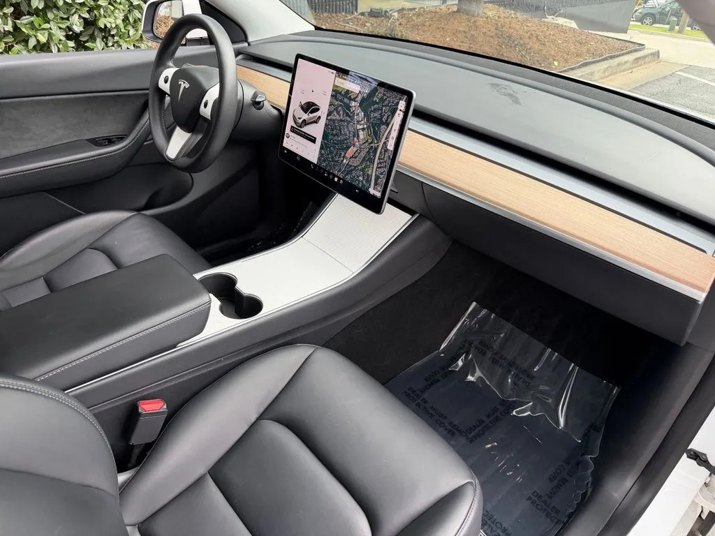 Tesla Model Y photo 33