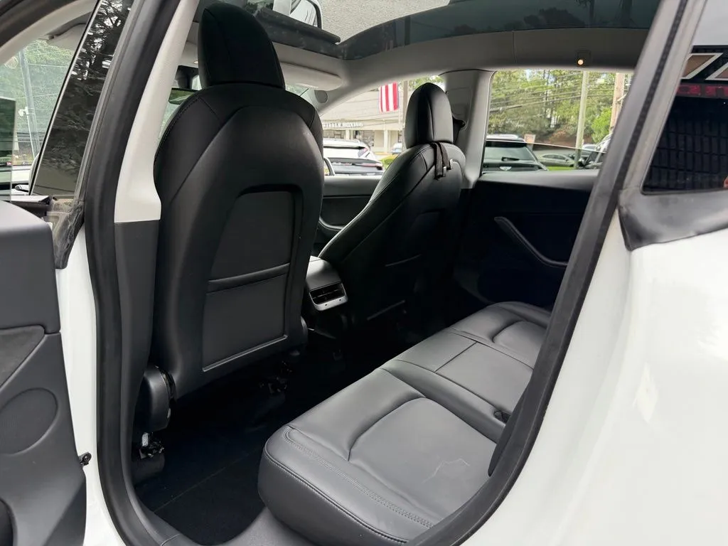 Tesla Model Y photo 31