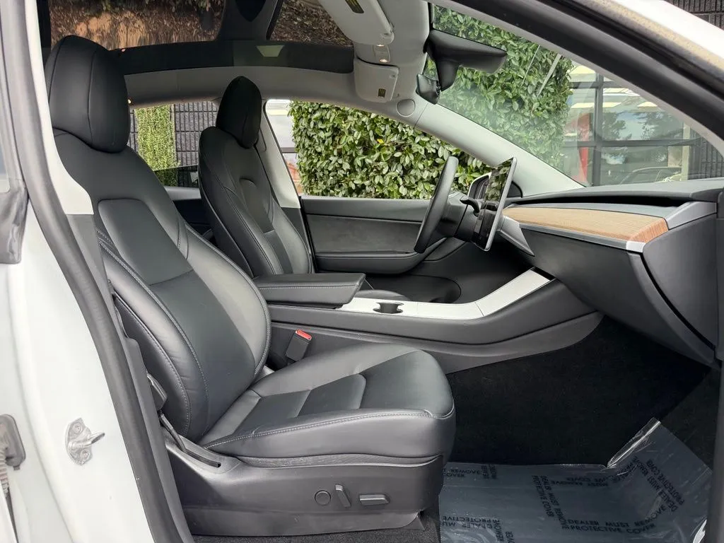 Tesla Model Y photo 34
