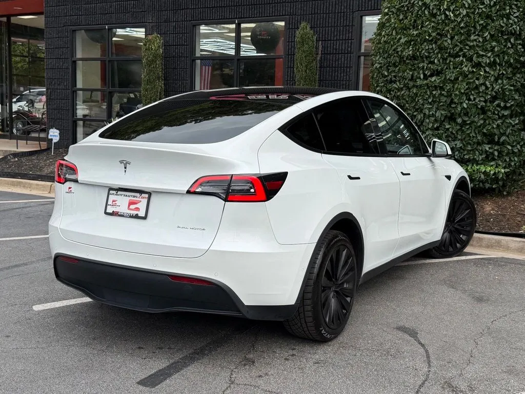Tesla Model Y photo 13
