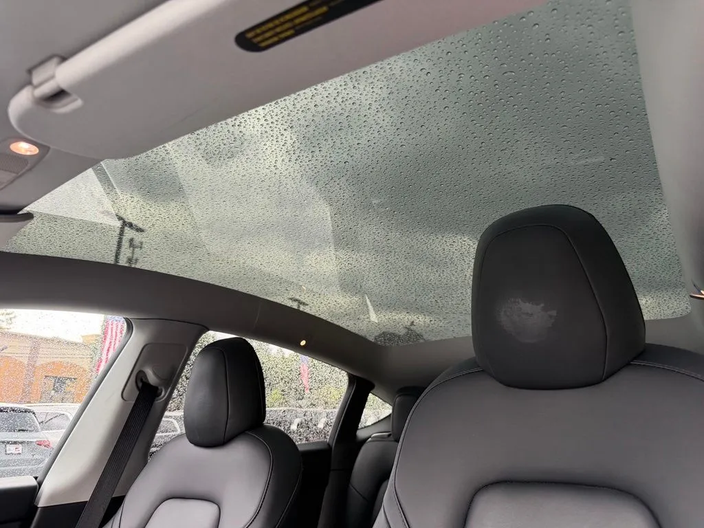 Tesla Model Y photo 52