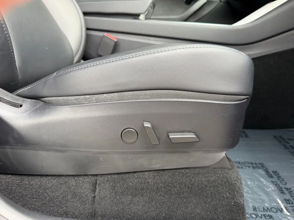 Tesla Model Y photo 36