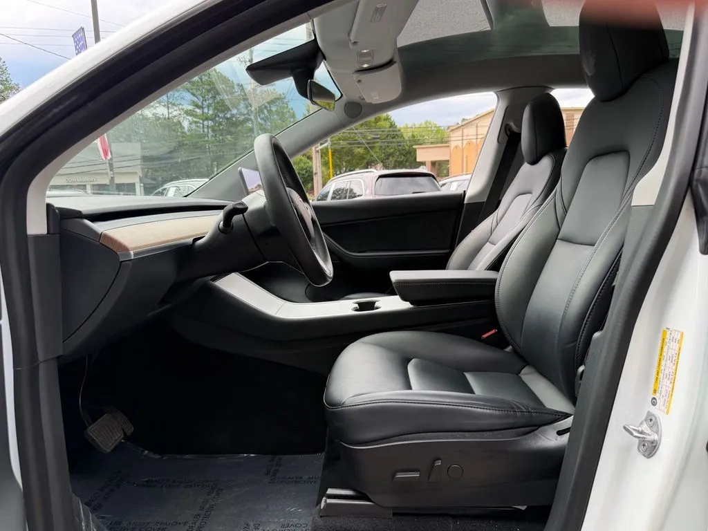 Tesla Model Y photo 26