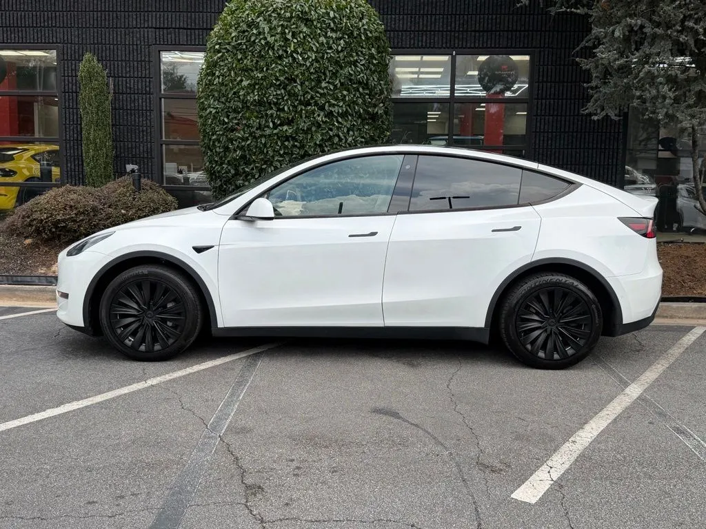 Tesla Model Y photo 10
