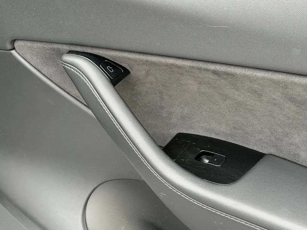 Tesla Model Y photo 38