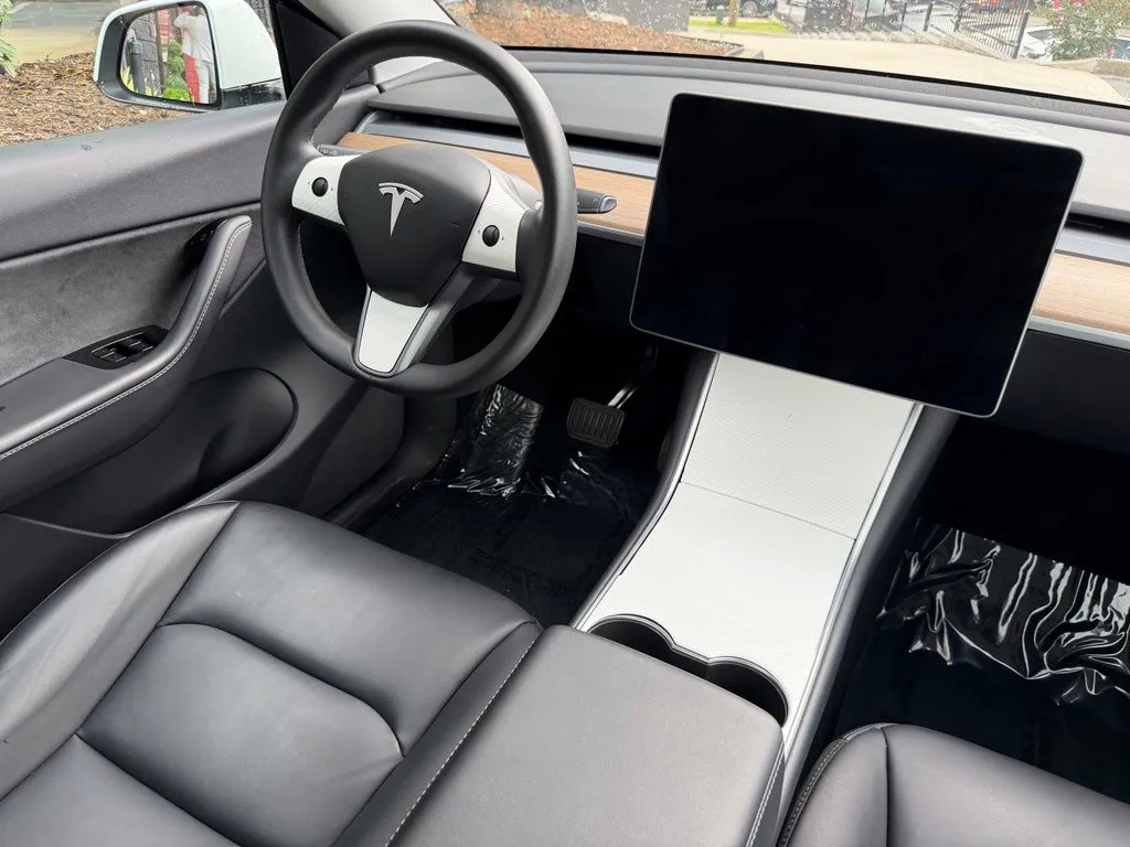 Tesla Model Y photo 42