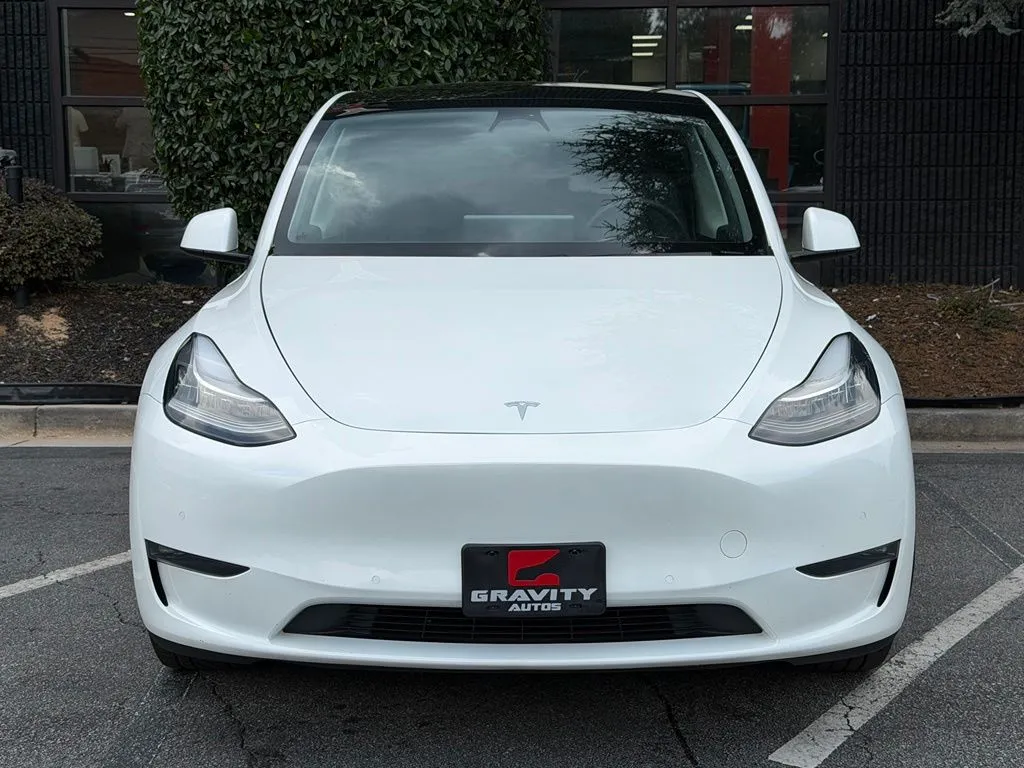 Tesla Model Y photo 2