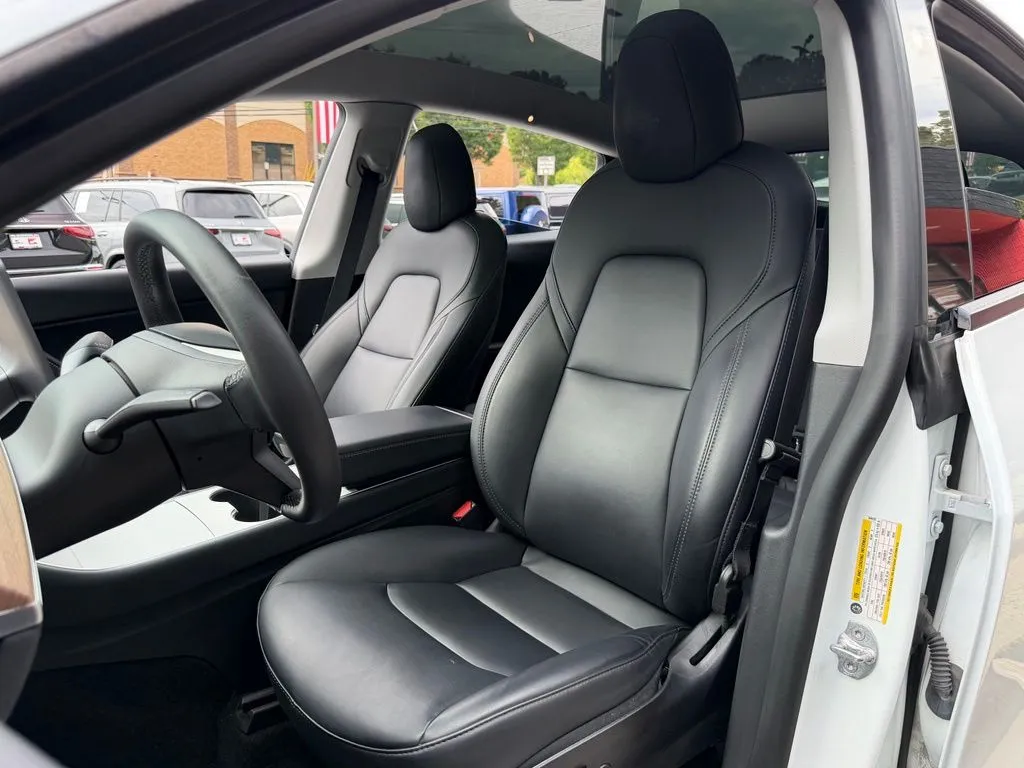 Tesla Model Y photo 27