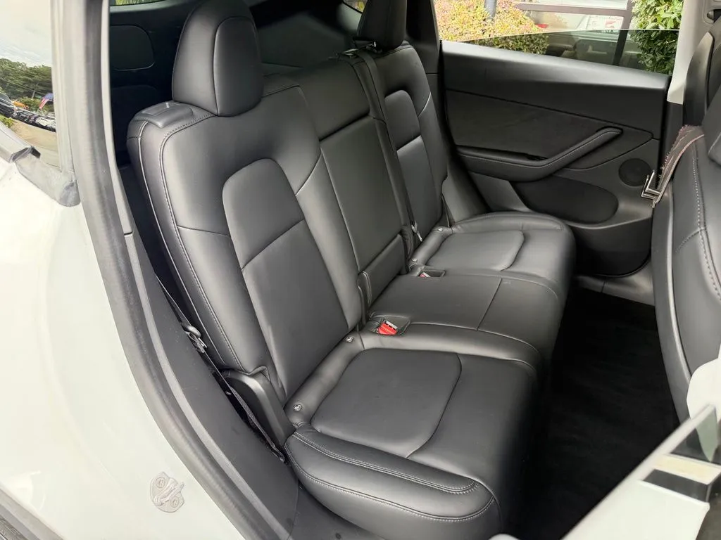 Tesla Model Y photo 40
