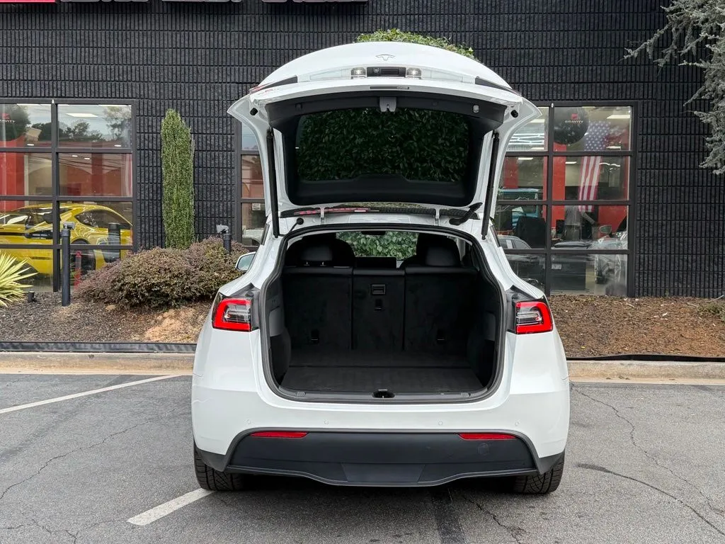 Tesla Model Y photo 18