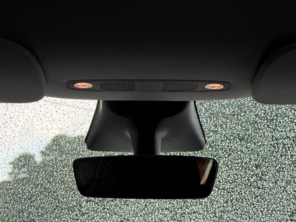 Tesla Model Y photo 49