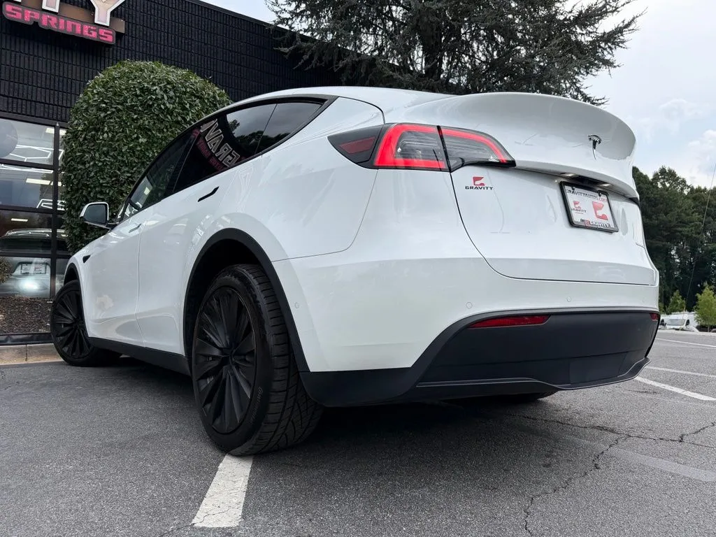 Tesla Model Y photo 21