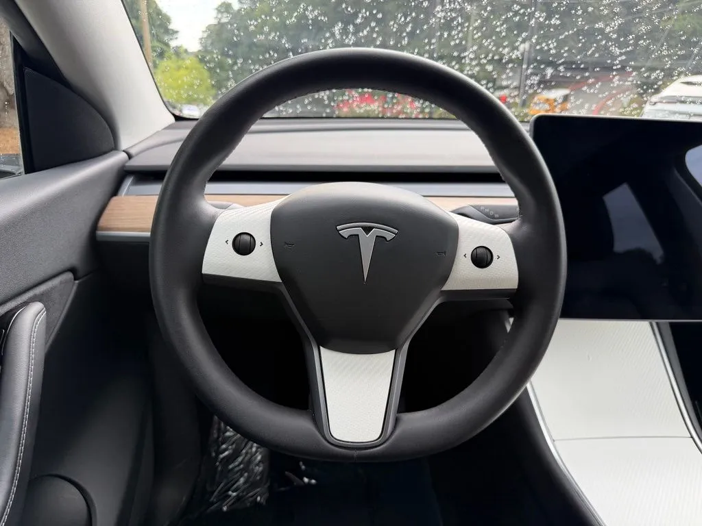 Tesla Model Y photo 44