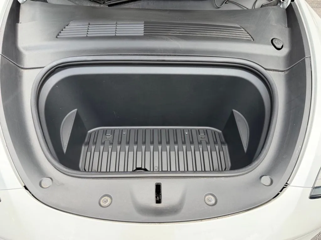 Tesla Model Y photo 7