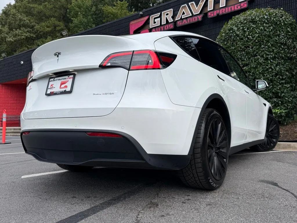Tesla Model Y photo 14