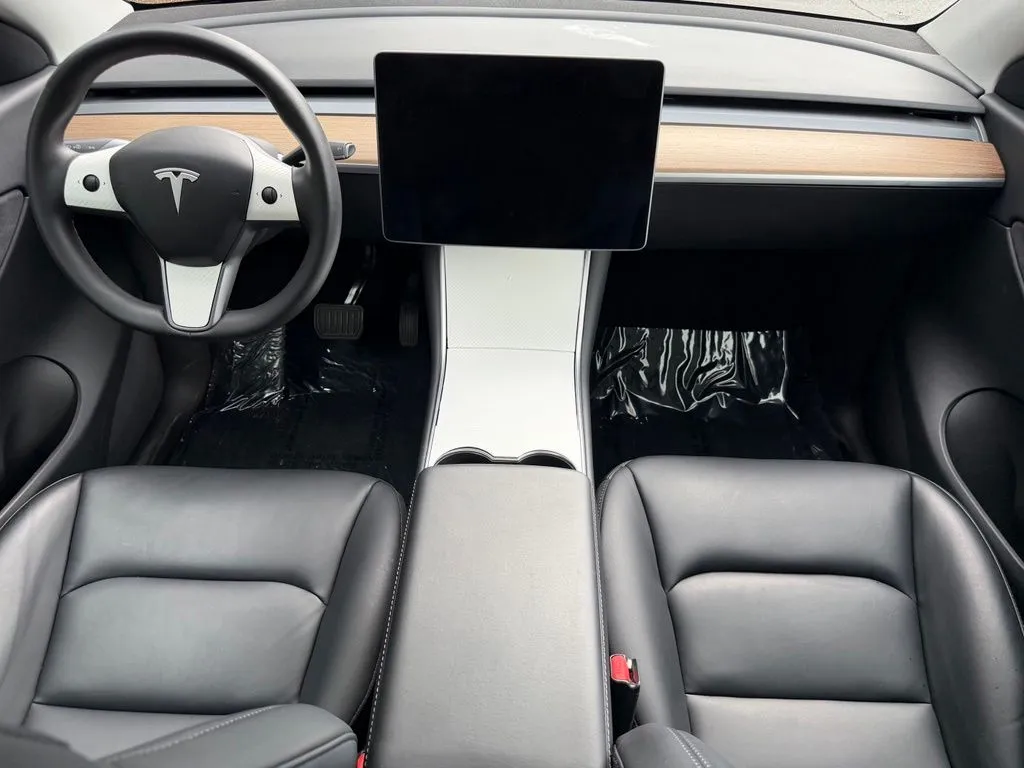 Tesla Model Y photo 41