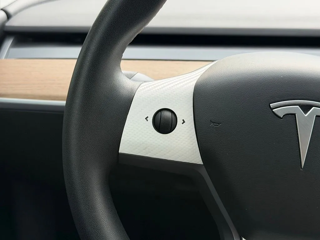 Tesla Model Y photo 45