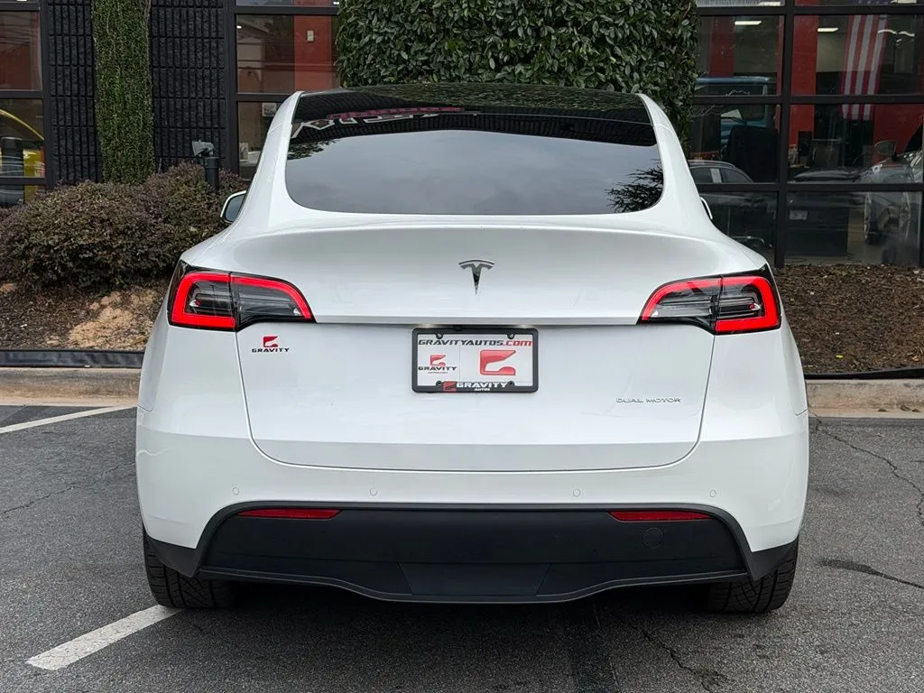 Tesla Model Y photo 15