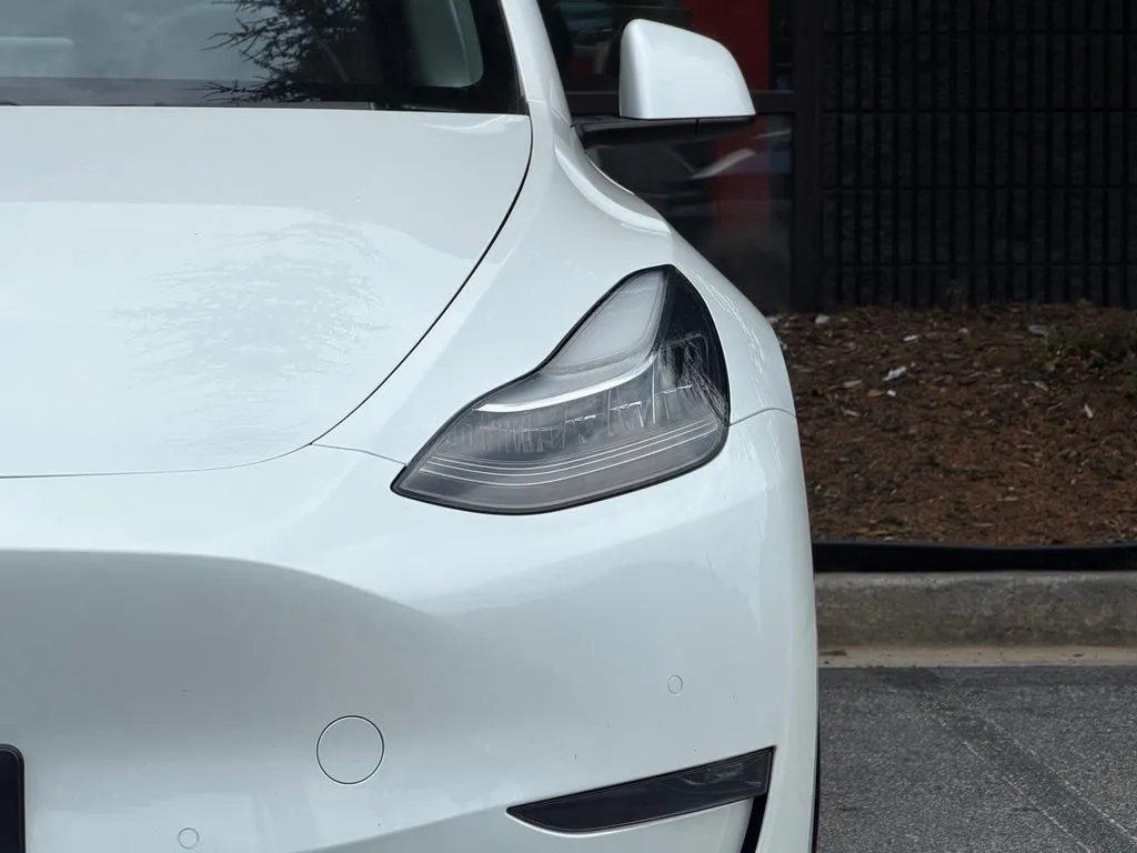 Tesla Model Y photo 6