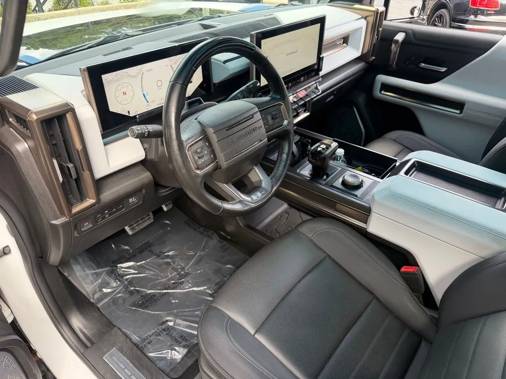 GMC Hummer EV photo 22