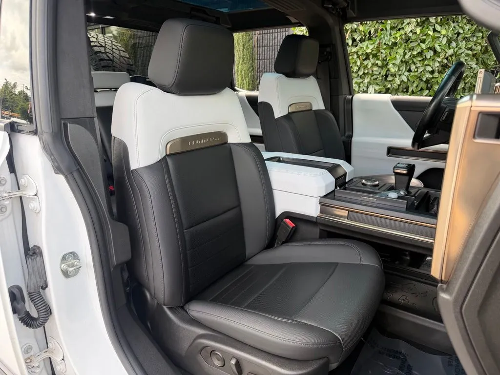 GMC Hummer EV photo 32