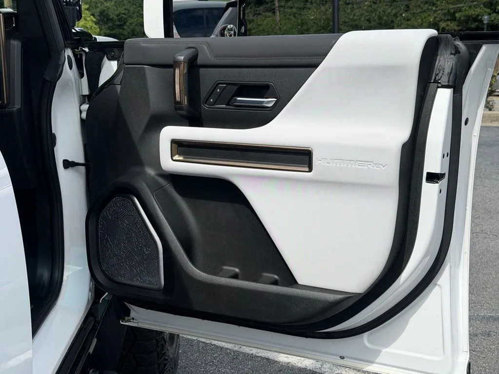 GMC Hummer EV photo 34
