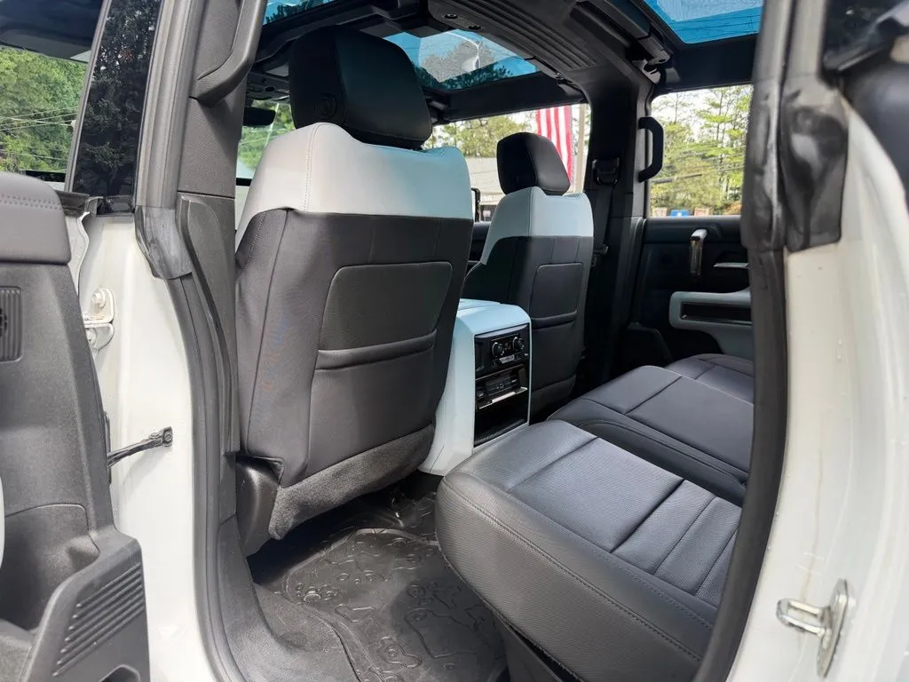 GMC Hummer EV photo 29