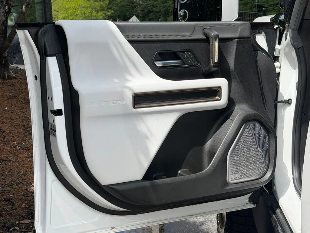 GMC Hummer EV photo 27