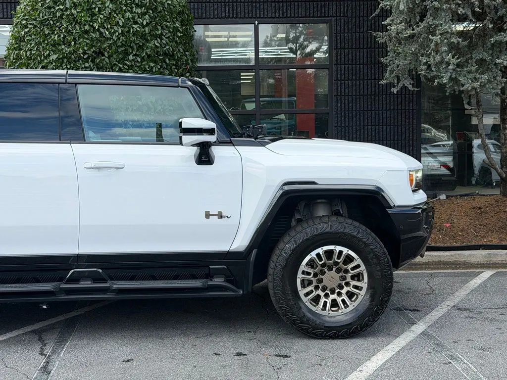 GMC Hummer EV photo 21