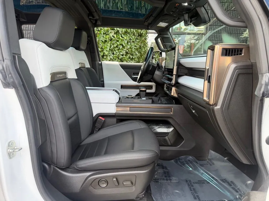 GMC Hummer EV photo 31