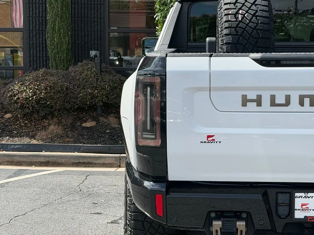 GMC Hummer EV photo 14