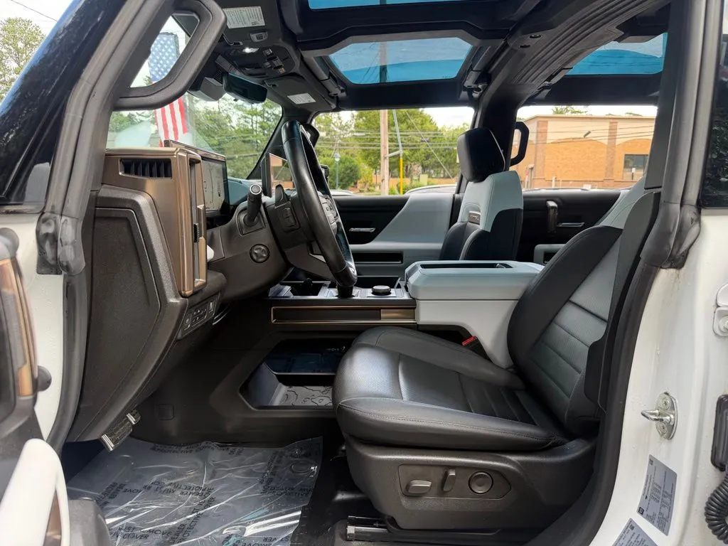 GMC Hummer EV photo 23