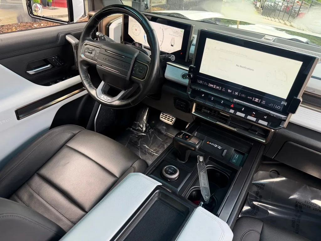 GMC Hummer EV photo 38