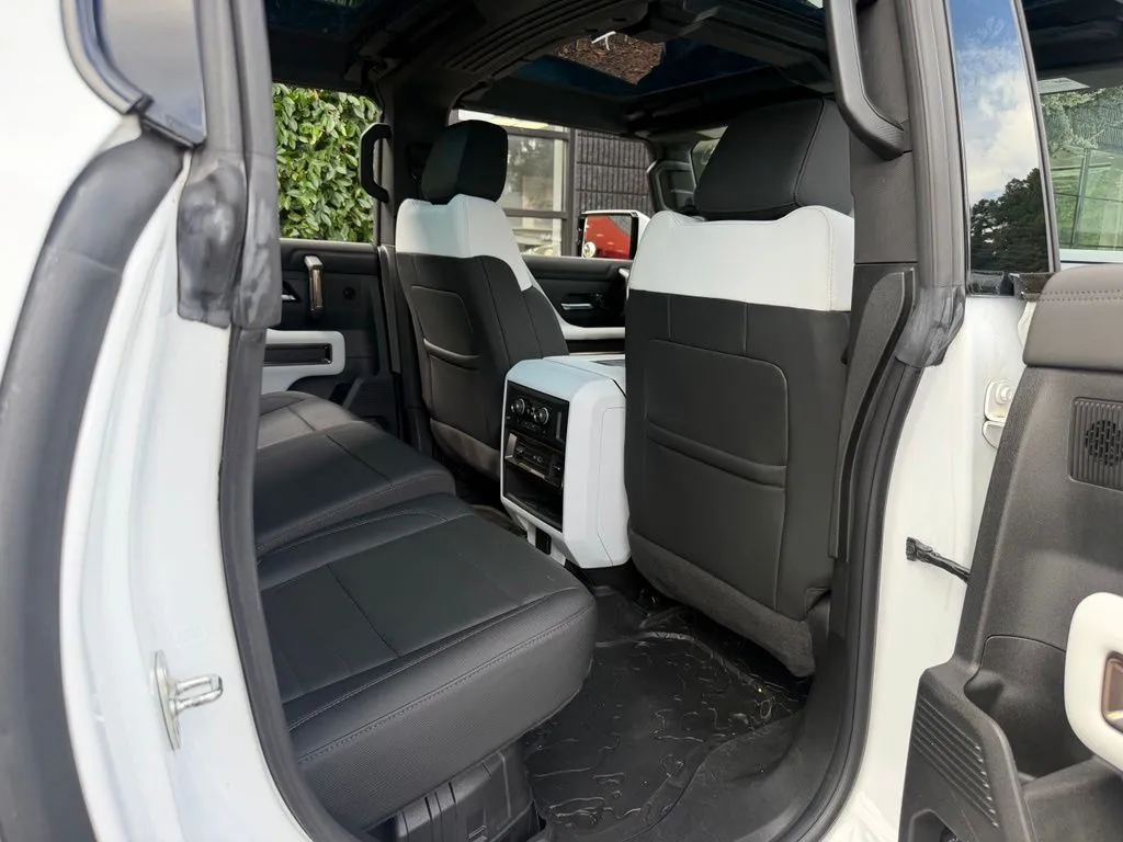 GMC Hummer EV photo 36