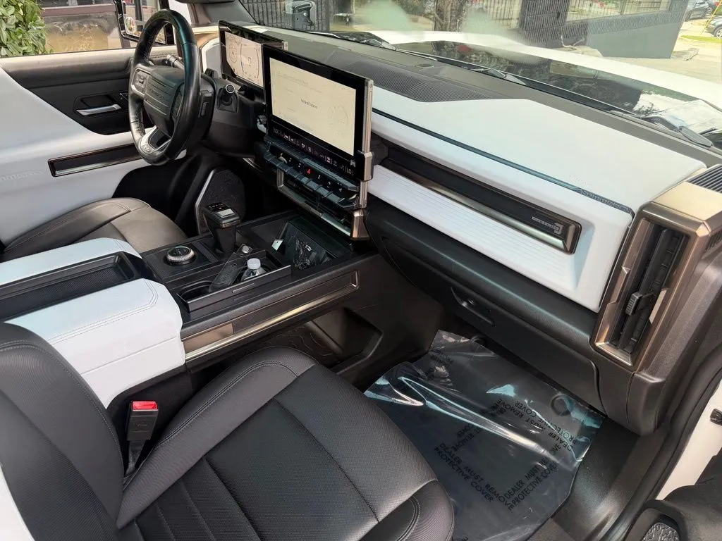 GMC Hummer EV photo 30