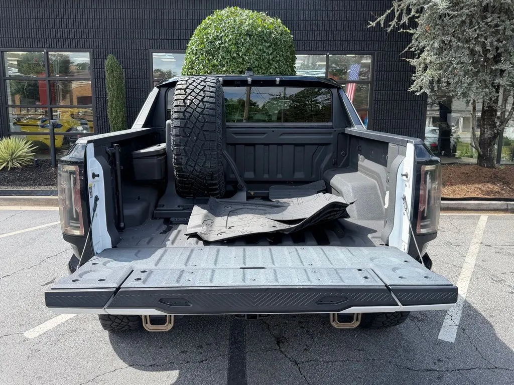 GMC Hummer EV photo 16