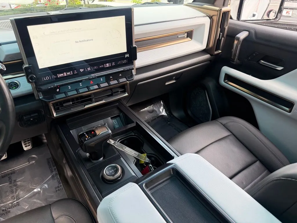 GMC Hummer EV photo 39