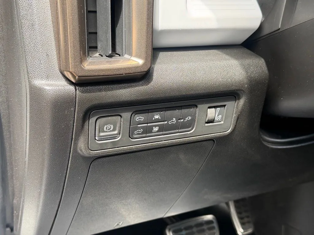 GMC Hummer EV photo 26