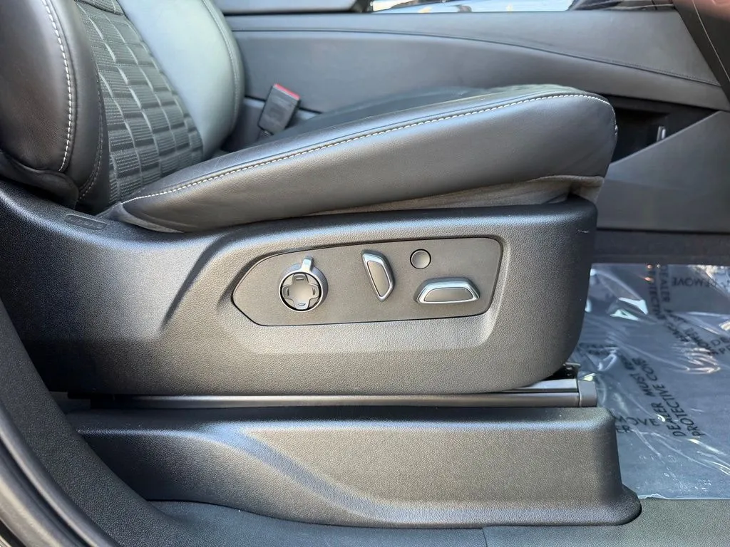 Cadillac Escalade photo 35