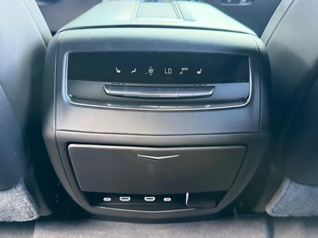 Cadillac Escalade photo 54