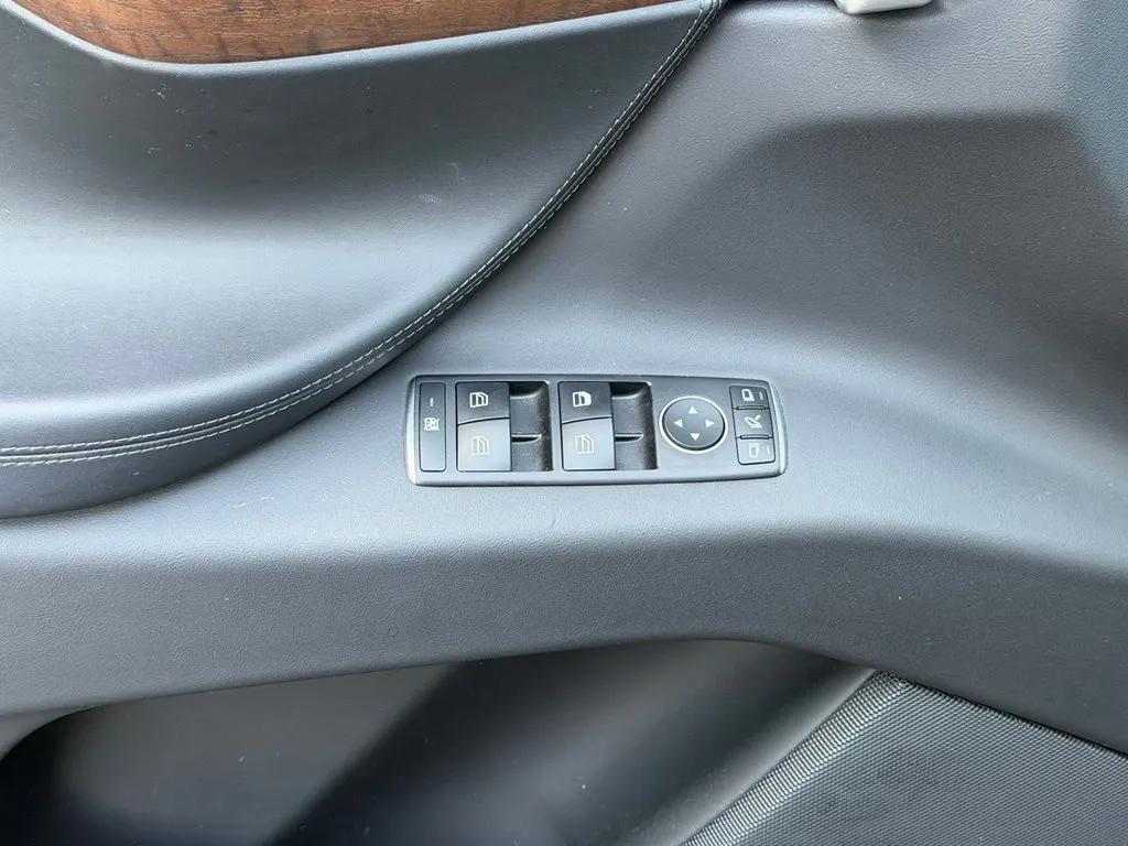Tesla Model X photo 29