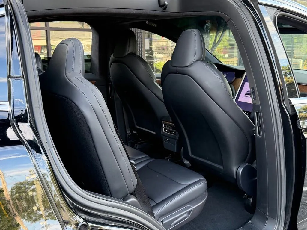 Tesla Model X photo 40