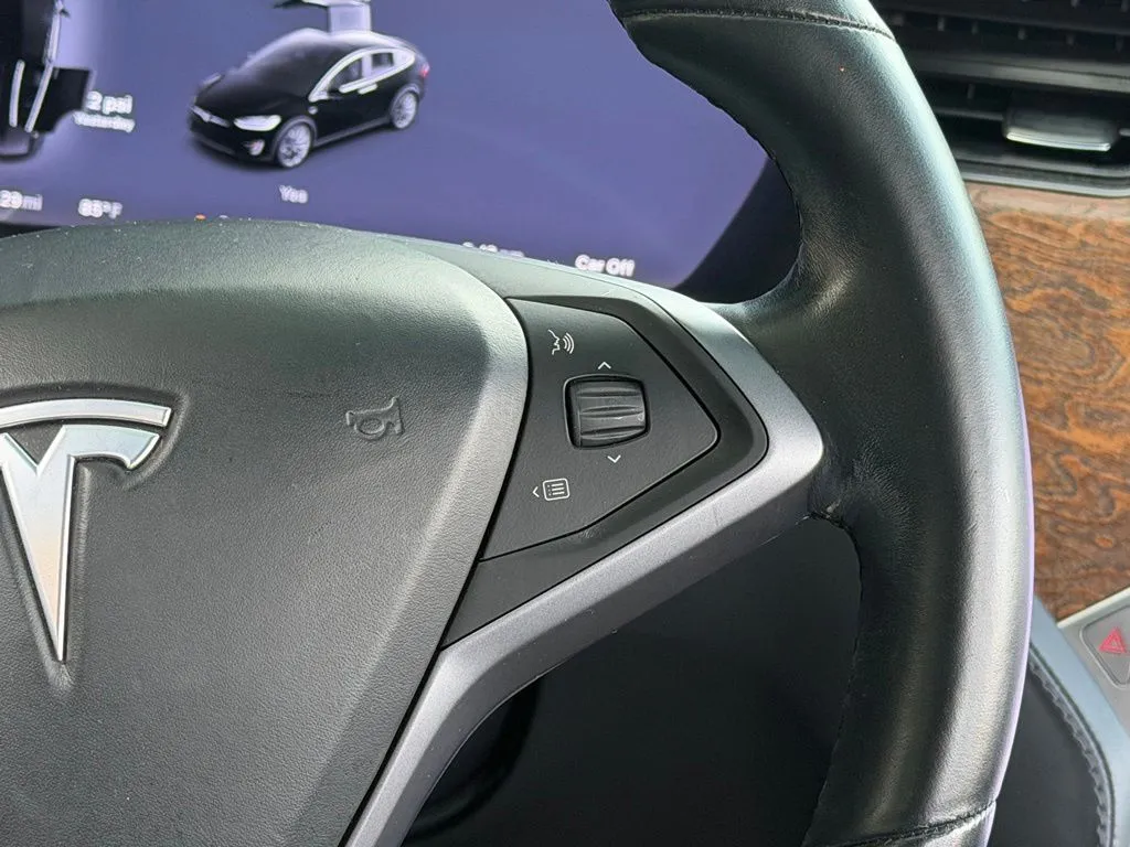 Tesla Model X photo 47