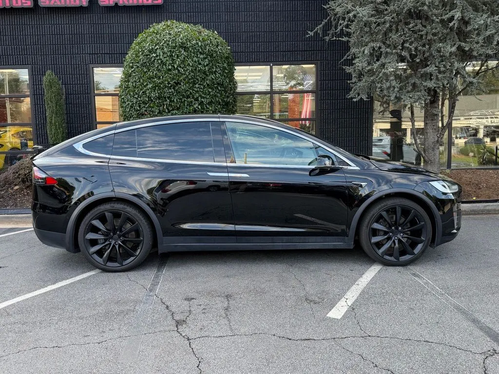 Tesla Model X photo 21