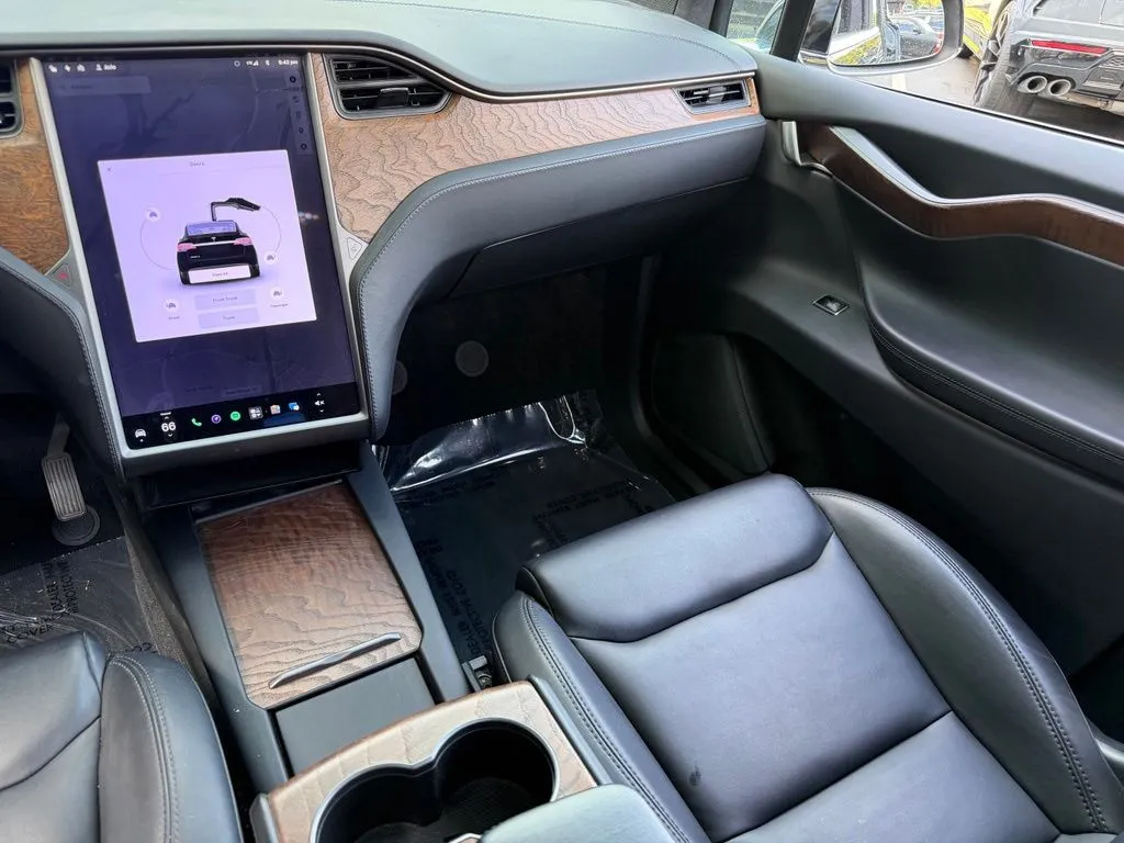 Tesla Model X photo 44
