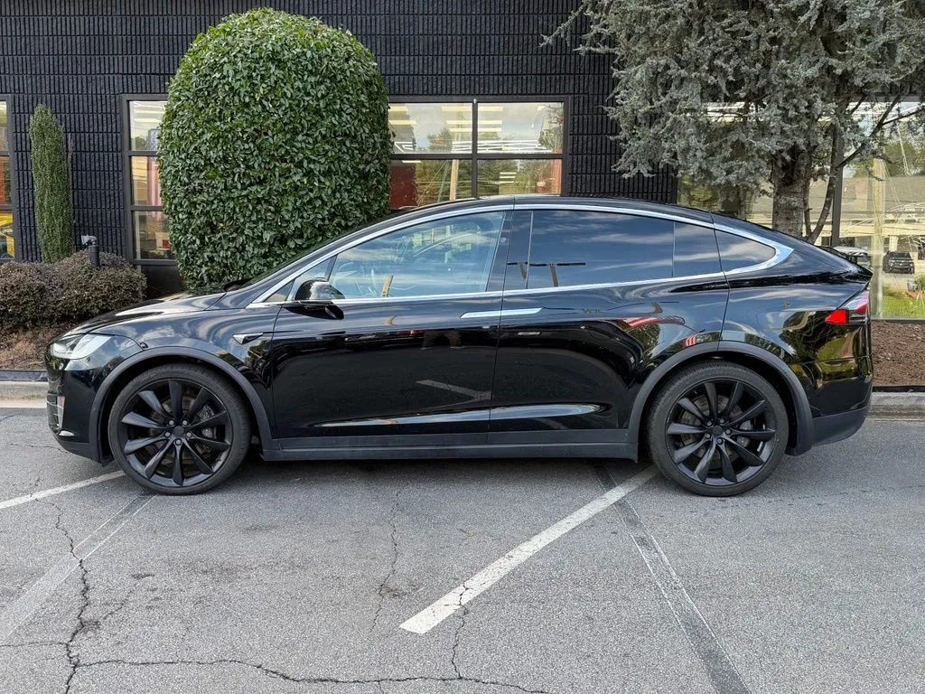 Tesla Model X photo 9