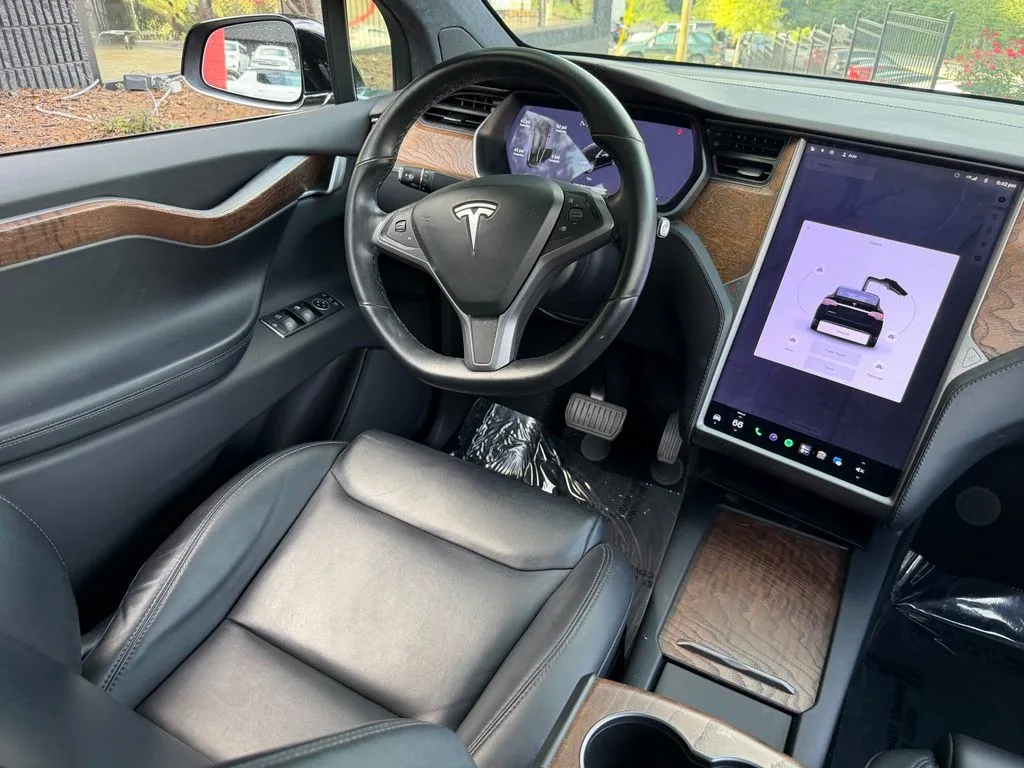 Tesla Model X photo 43