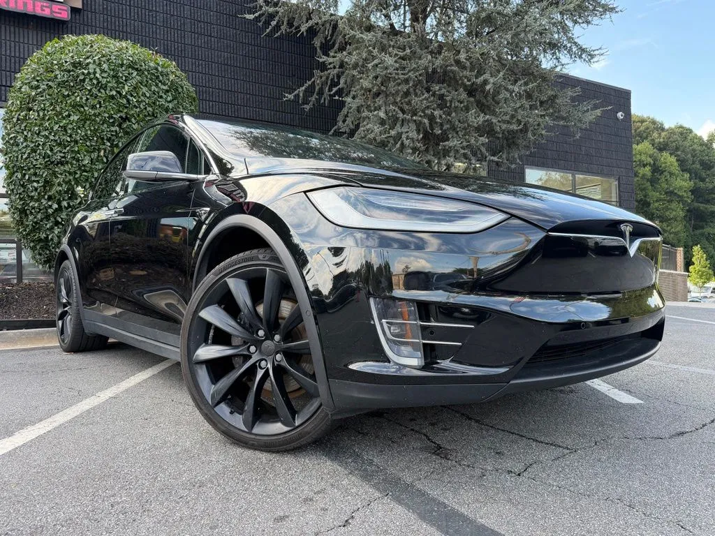 Tesla Model X photo 8